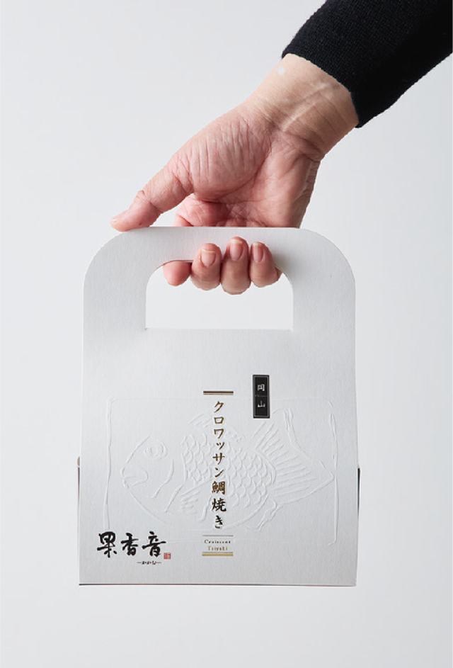 3個入りは持ち手を設けて利便性を高め、開封時のワクワク感を演出する浮き出し加工も採用。